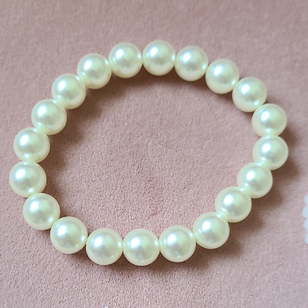 Loft Earrings & Stretchy Bracelet Set - Picture 3 of 10